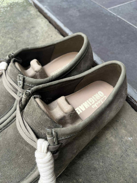 Clarks Wallabee (Pale Khaki Suede)